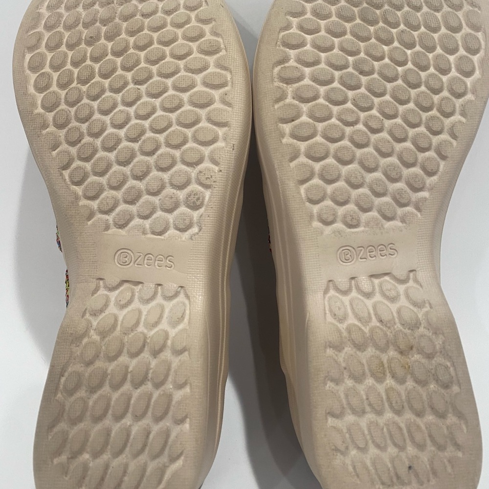 Bzees slip~on slingback sandals.  Size 11M - Picture 6 of 8